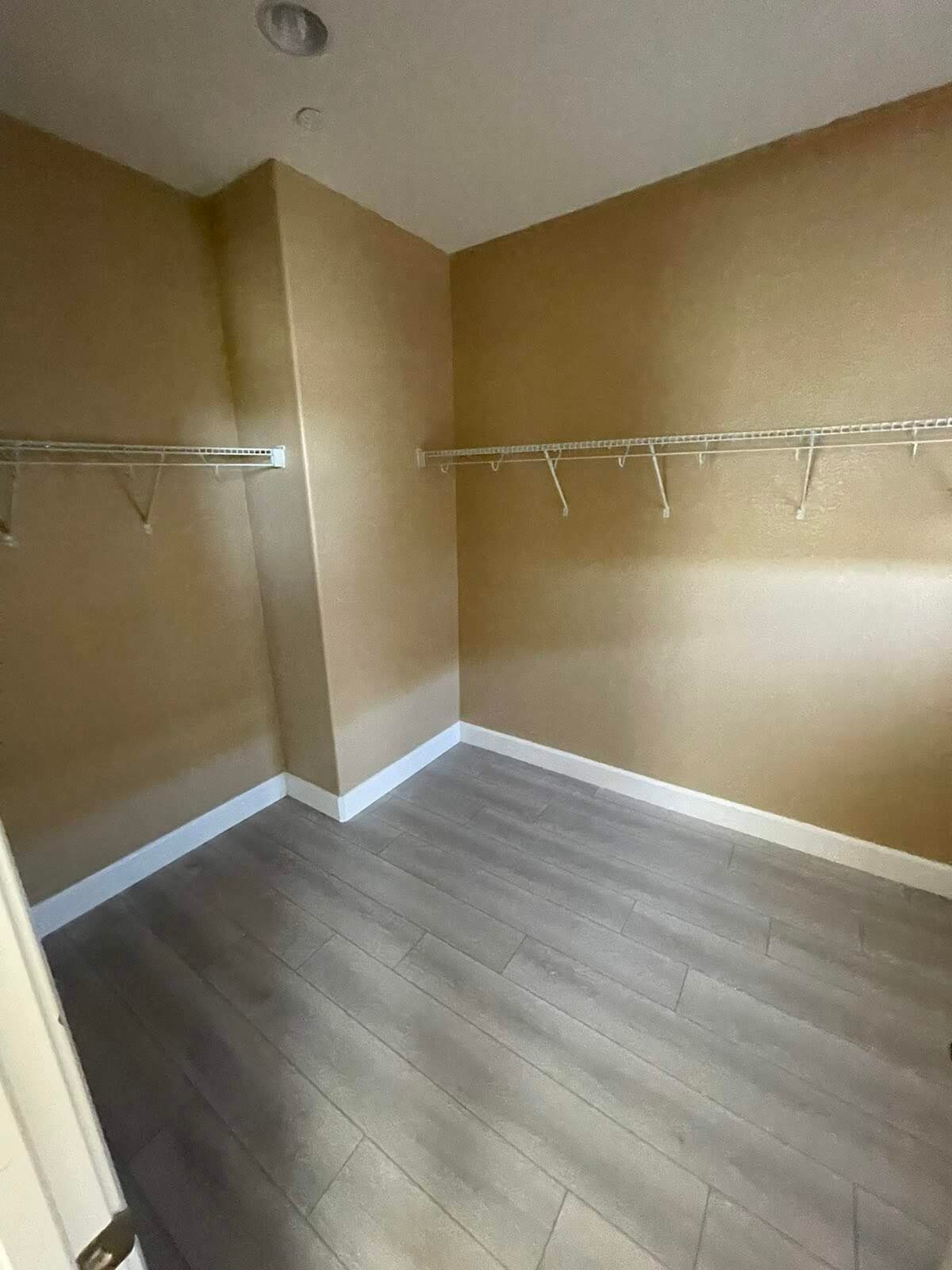 Building Photo - 880 Willow Bridge Dr