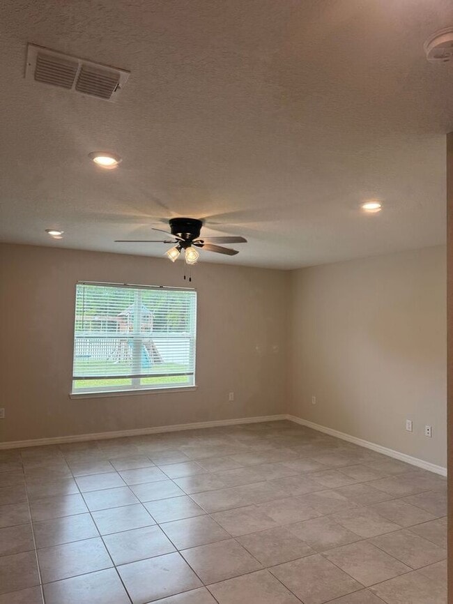 Building Photo - Beautiful/Like New Home in Winter Haven