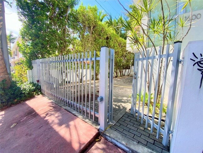 Building Photo - 1600 Michigan Ave