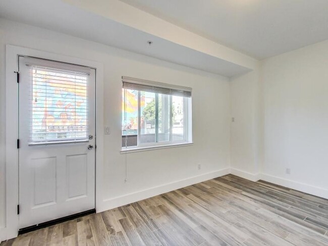 Building Photo - One Month Free!! Mission 1BR in the Heart ...