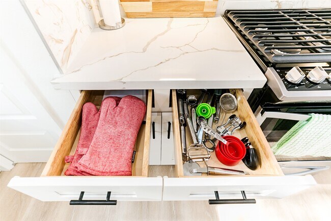 Building Photo - 4303 Chester St