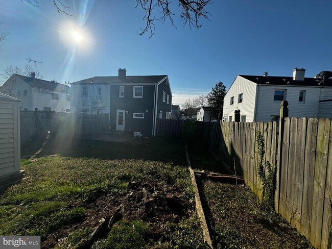 Building Photo - 5411 8th Pl S