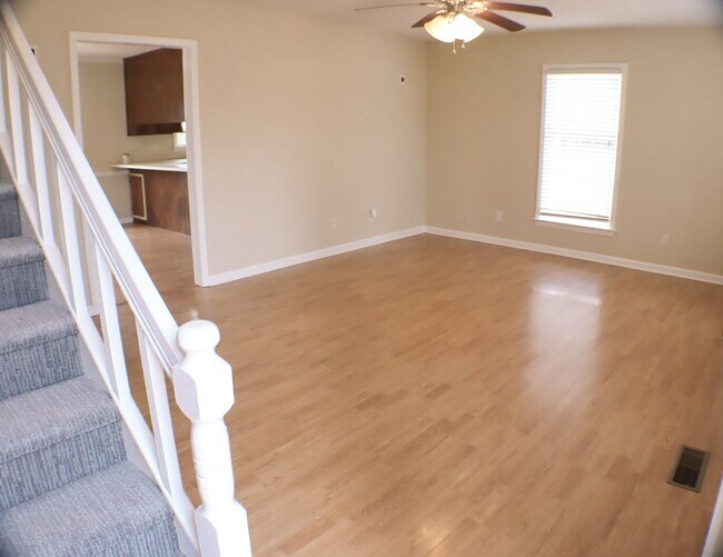 Building Photo - Lovely 5 bedroom, 2 bathroom brick home in Reidsville