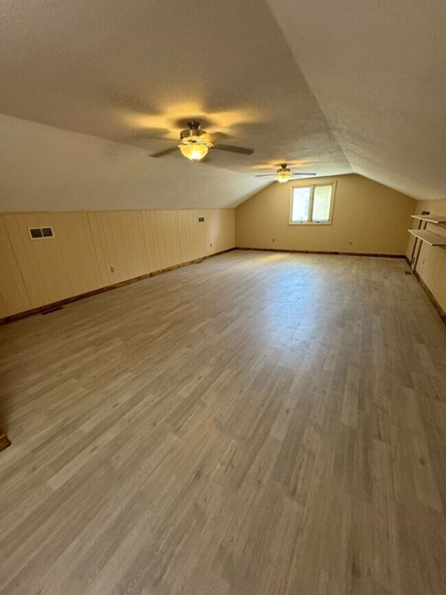 Building Photo - 4919 Montcalm Ct