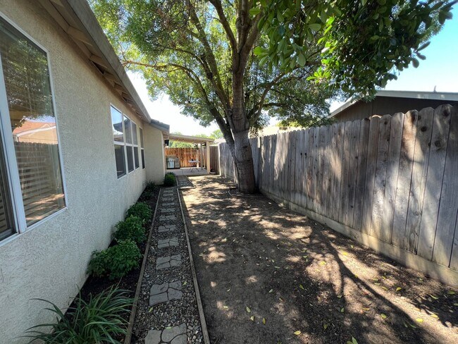 Building Photo - 4-bedroom single story in Sylvan School Di...