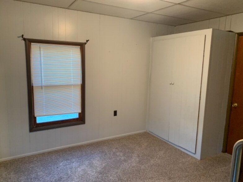 Building Photo - 2026 W Birch Ave