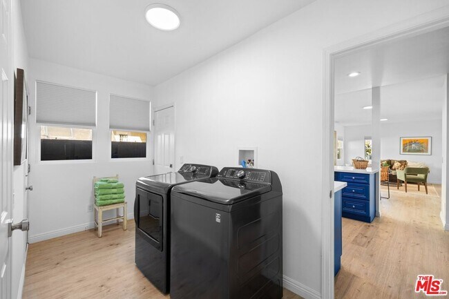 Building Photo - 2400 W 74th St