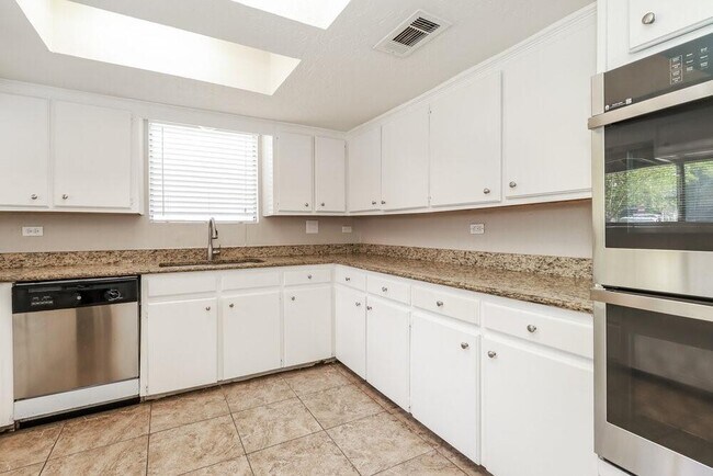 Building Photo - 17803 Villa Way Dr