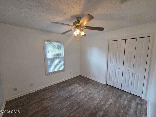 Building Photo - 5209 Hickory St