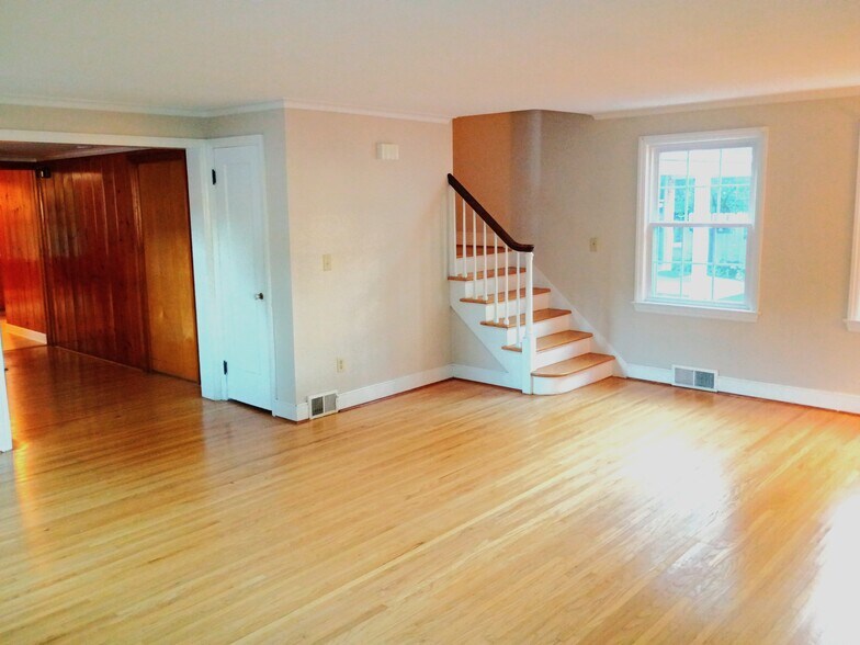 Great Room - 3875 N Buffalo Rd