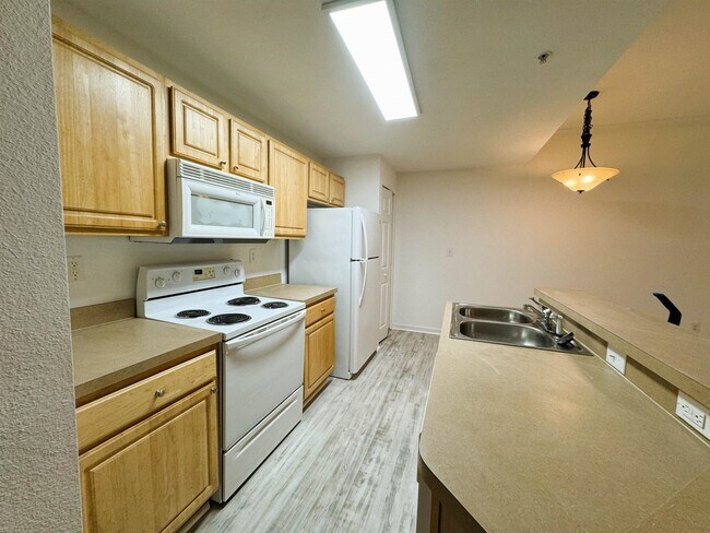 Building Photo - 420 S Villa San Marco Dr