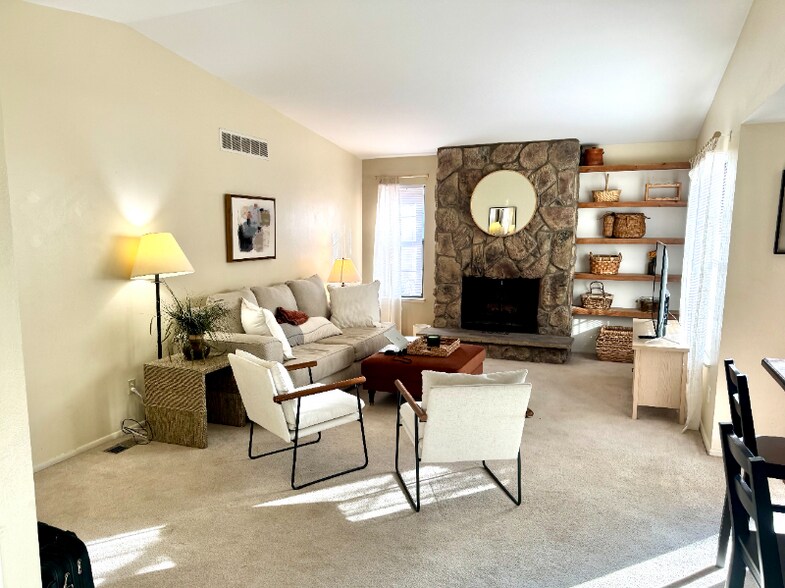 Building Photo - 2639 S Xanadu Way