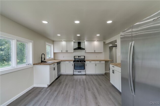 Building Photo - 29538 Maple St