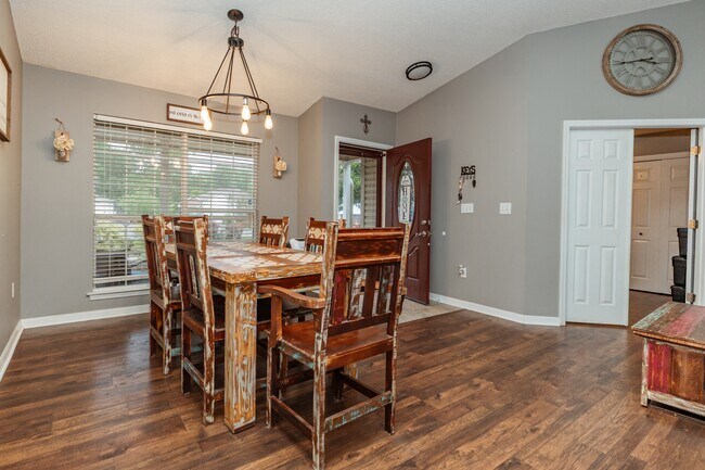 Building Photo - 425 Whirlaway Ct