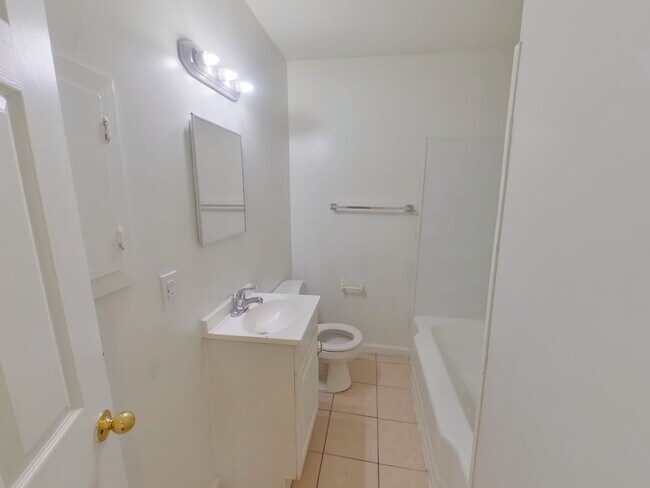 Building Photo - 2020 E Murdock St, Wichita, KS 67214