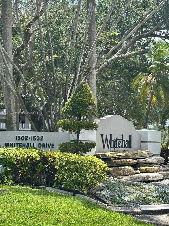 Building Photo - 1528 Whitehall Dr