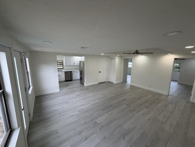 Building Photo - 539 Sunset Blvd