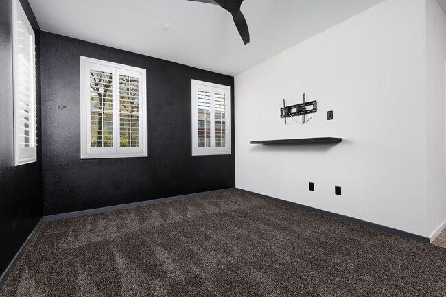 Building Photo - First floor unit in luxury gated Summerlin...