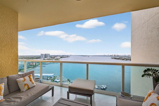 Building Photo - 2650 Lake Shore Dr