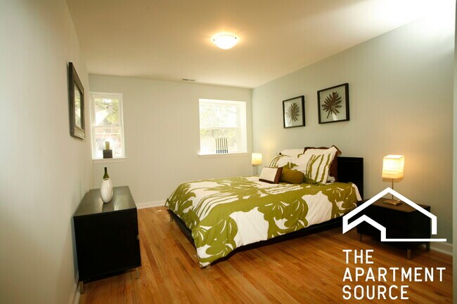 Building Photo - 6954 N Greenview Ave