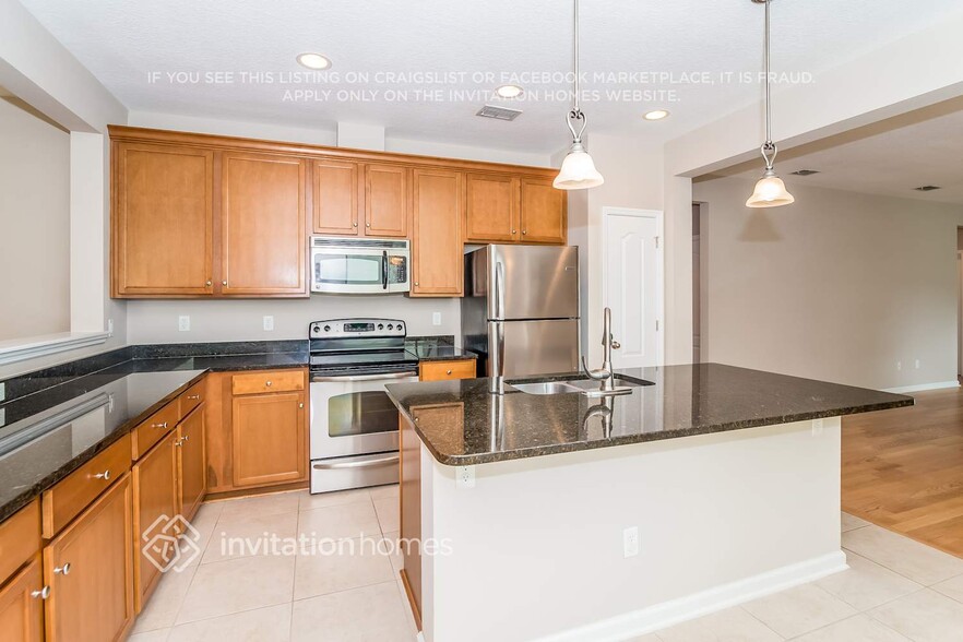 Building Photo - 684 Briar View Dr