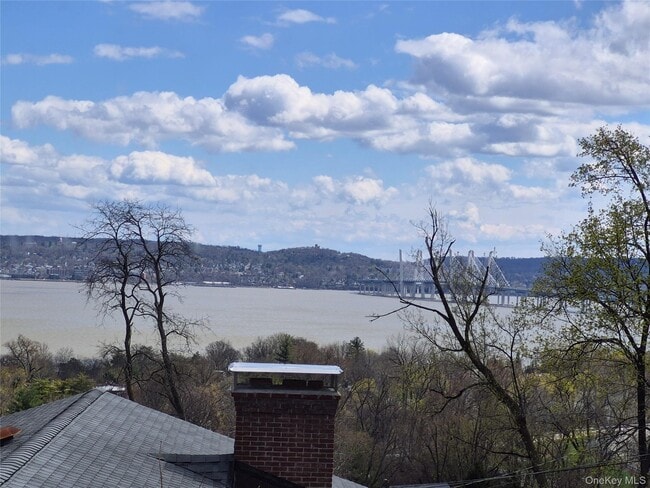 Building Photo - 27 Oakwood Dr