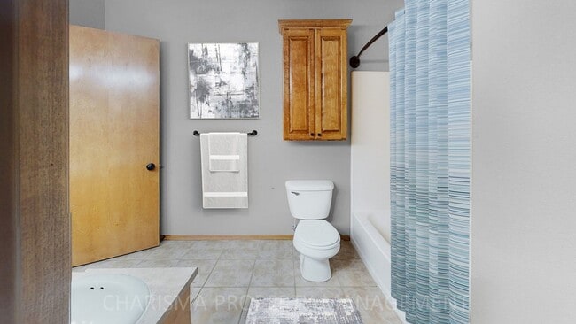 Building Photo - 3 BD, 2.5 BA TOWNHOME, DOUBLE ATTACHED GARAGE, PET FRIENDLY, WALK OUT DECK, LOTS OF SPACE!