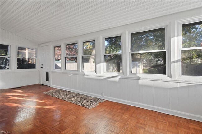 Building Photo - Classic 3 bedroom Home in the heart of Colonial Place