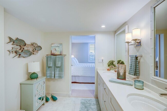 Building Photo - 5480 N Ocean Dr