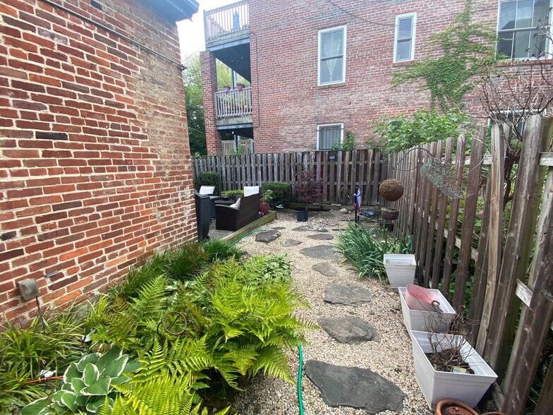 Backyard (A) - 1914 5th St NW