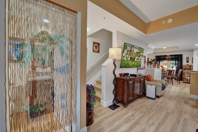 Building Photo - 617 SW 2nd Dr