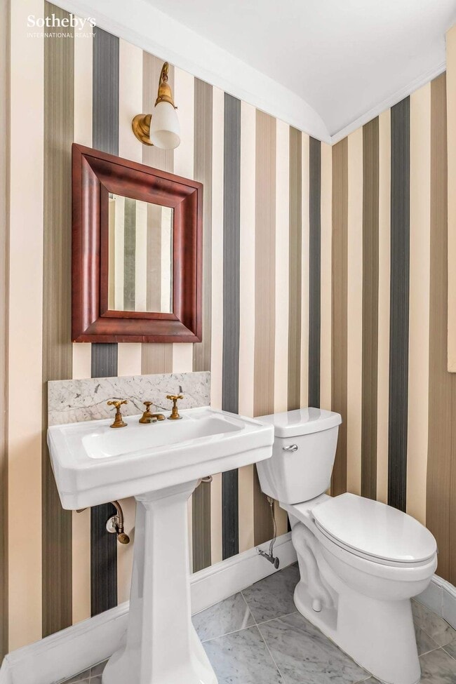 Building Photo - 183-185 W 4th St