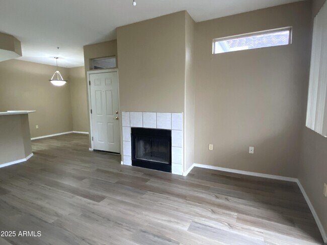 Building Photo - 11375 E Sahuaro Dr