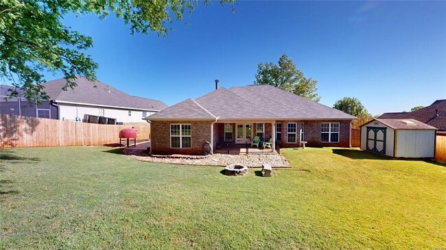 Building Photo - 1067 E Poplar St