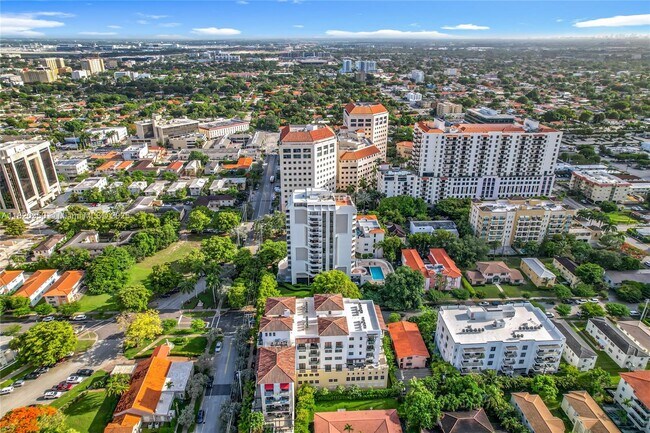 Building Photo - 911 E Ponce De Leon Blvd