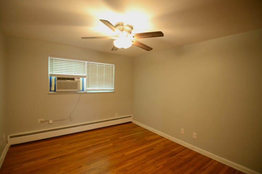 Building Photo - 5850 Robison Rd