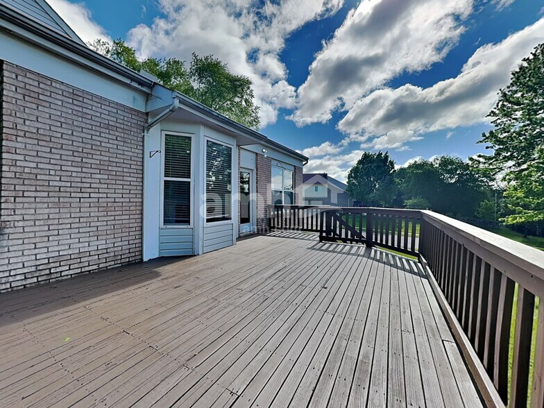 Building Photo - 9021 Crimson Oak Dr