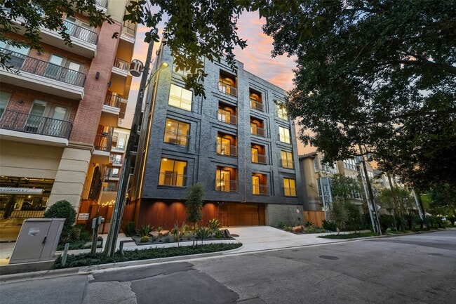 Building Photo - 170 Malone St