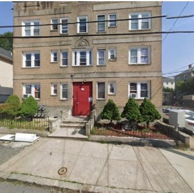 Building Photo - 126 Sumner Ave