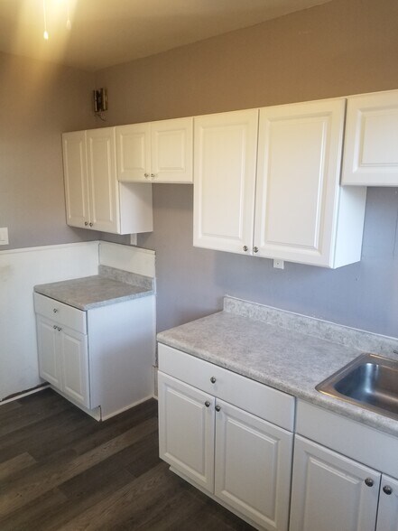Kitchen 2 - 3808 W 8th St