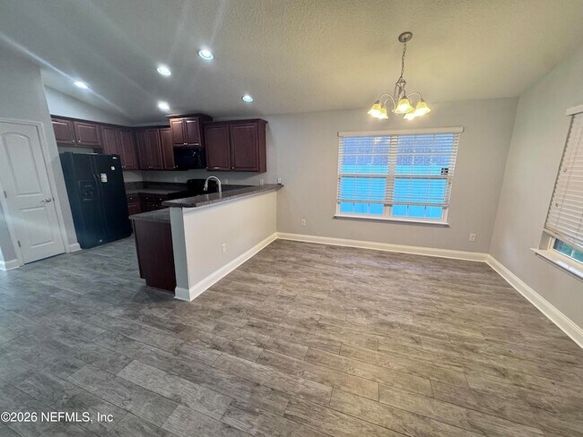 Building Photo - 7565 Westland Oaks Dr