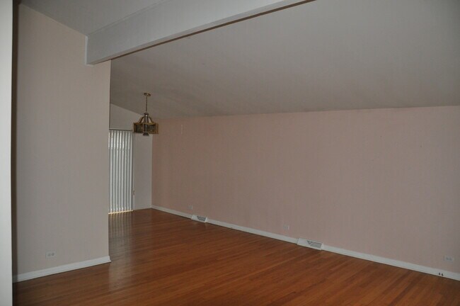 Building Photo - 504 Michael Manor