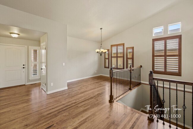 Building Photo - BEAUTIFUL 4BD + BONUS ROOM/3BA/3 CAR GARAG...