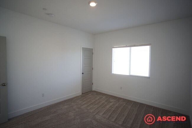 Building Photo - Stunning 5BD/4BA Home in Gossamer Grove — Solar, Modern Finishes, Nearly 3,000 Sq Ft & Pets Welcome!