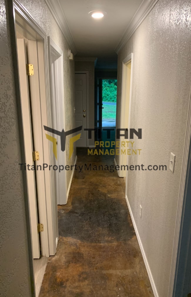 Building Photo - 3b/2b house