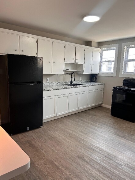 Building Photo - 44 E Main St