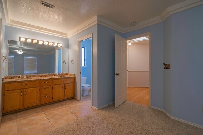 Building Photo - Spacious Stand Alone Home