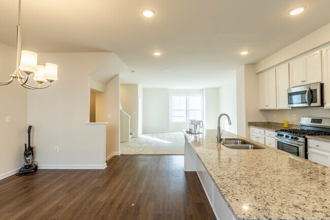 Building Photo - 3430 Montague St