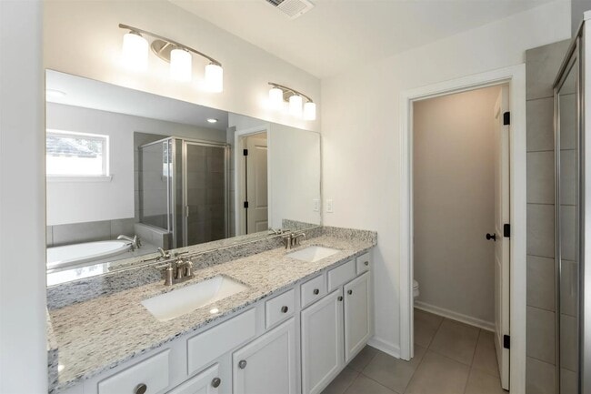 Building Photo - 140 Blue St