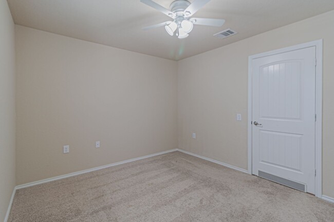 Building Photo - $300 OFF 1ST MONTH RENT IF YOU MOVE IN WIT...